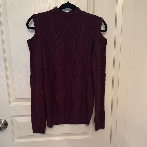 Burgundy / Wine Cable-Knit Cold-Shoulder Sweater - Picture 3 of 10